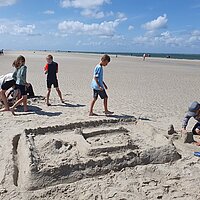 Wer baut hier die schönste Burg?